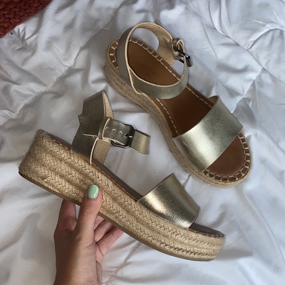 Universal Thread Platform Sandals - Picture 2 of 4